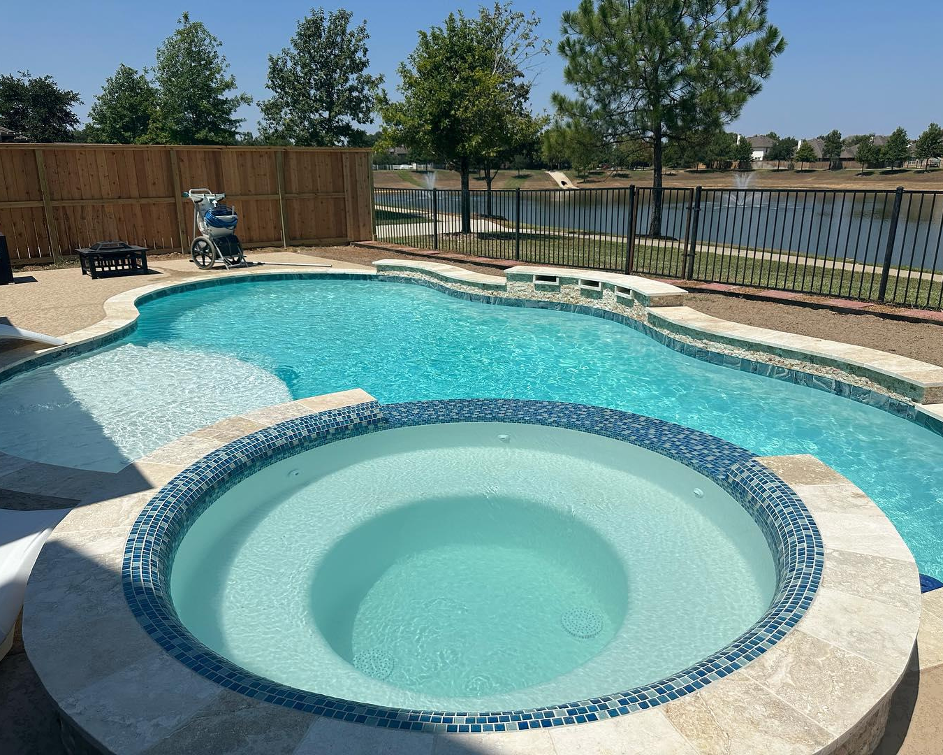 Custom Pools & Spas