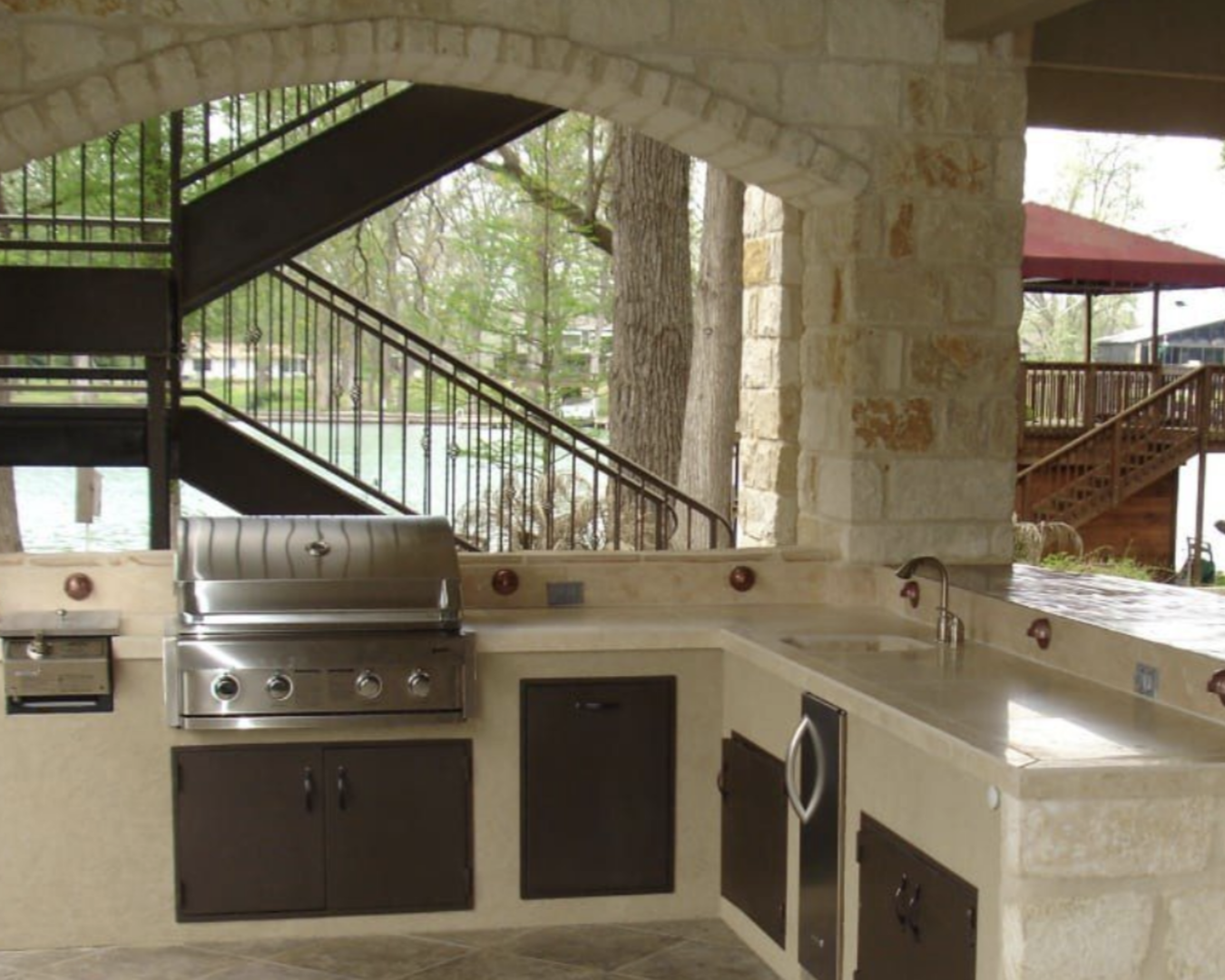 Outdoor Living & Kitchens